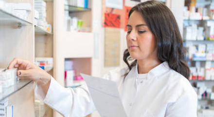 Préparateurs : le ministère réticent à une licence après le Deust