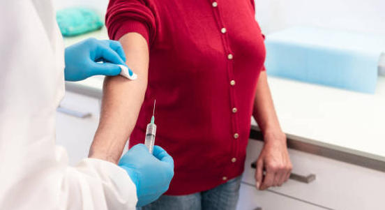 Vaccination anti-Covid-19 : la quatrième dose ne bat pas le rappel