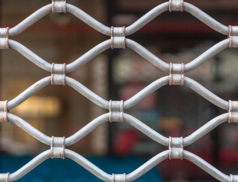 Ruptures de stock, recrutement, charges administratives : faire grève ?