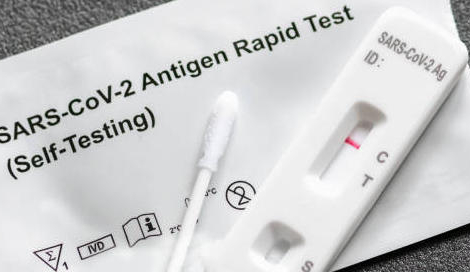 Tests antigéniques et autotests : leur taux de TVA change