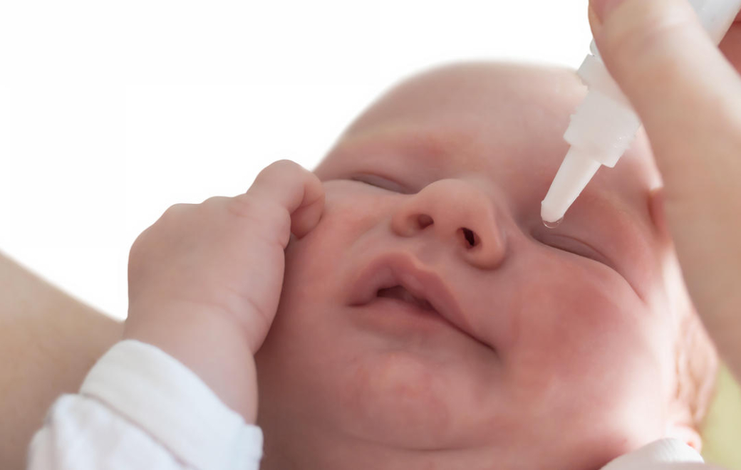 Collyres mydriatiques : attention chez le très jeune enfant