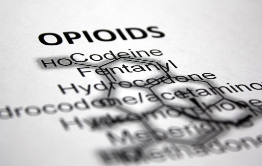 Surdosage en opioïdes : prévenir les risques, mode d’emploi