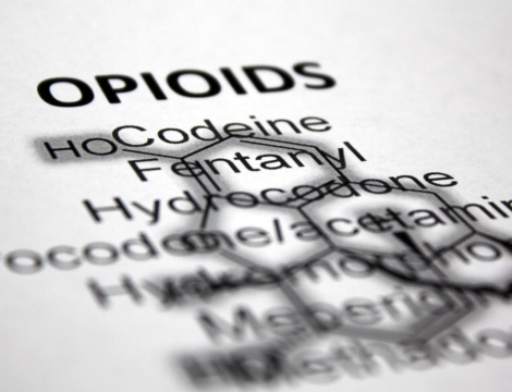 Surdosage en opioïdes : prévenir les risques, mode d’emploi