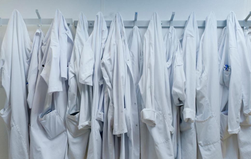 Covid-19 : réintégration des soignants non vaccinés, mode d’emploi