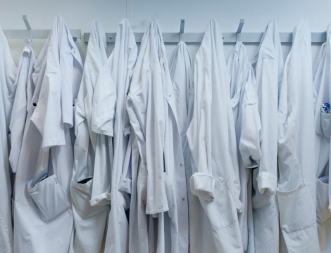 Covid-19 : réintégration des soignants non vaccinés, mode d’emploi