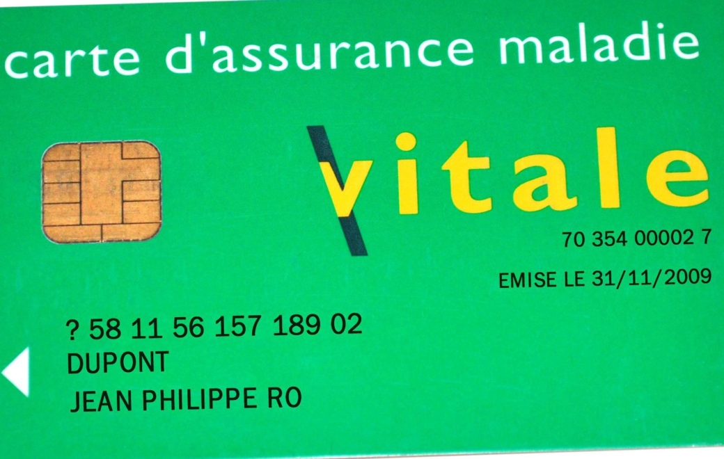 Fraudes sociales : la carte d’identité et la carte Vitale ne feront qu&rsquo;une