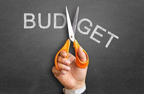 Finances publiques : coupes à prévoir dans les dépenses de médicaments