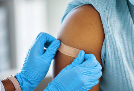 Covid-19 : la campagne de vaccination avancée de deux semaines