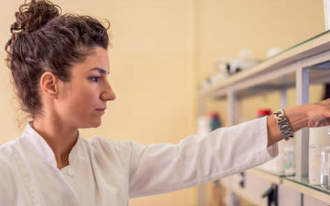 Préparateurs : il y aura bien une licence après le Deust