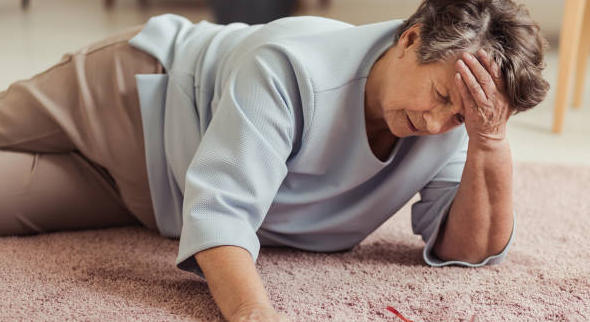 Plan antichute des personnes âgées : une campagne de prévention qui illustre le rôle des pharmaciens