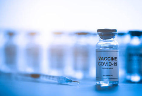 Covid-19 : un vaccin que les pharmaciens pourront acheter comme n’importe quel autre ?