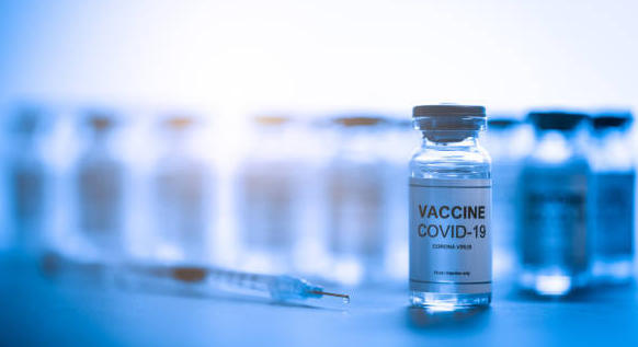 Covid-19 : un vaccin que les pharmaciens pourront acheter comme n&rsquo;importe quel autre ?