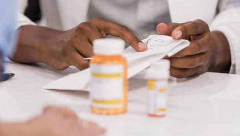 Antibiotiques prescrits par les pharmaciens : la rémunération pour les angines et cystites fixée par arrêté