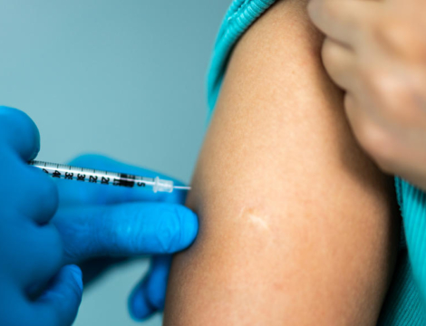 Vaccination à l’officine : les prescripteurs et administrateurs