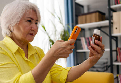 Médicaments : des QR codes en test pour remplacer les notices papier ?