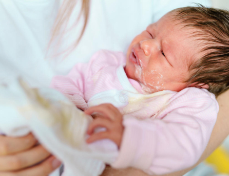 Reflux gastro-œsophagien du jeune enfant : comment améliorer sa prise en charge ?