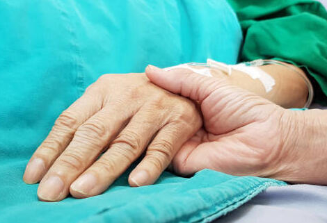 Aide à mourir : le rôle du pharmacien doit être mieux défini