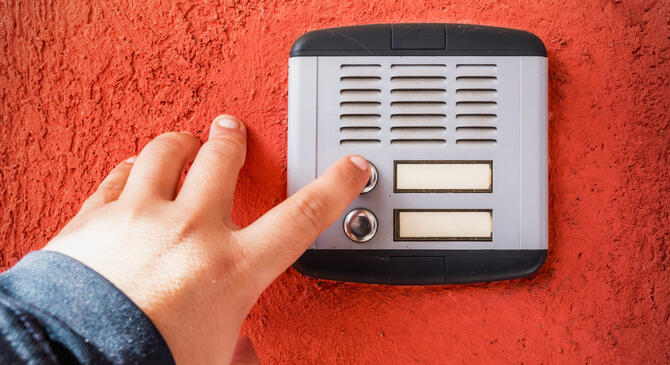 Élections législatives : les infirmiers alertent sur des abus aux procurations de vote auprès des personnes âgées