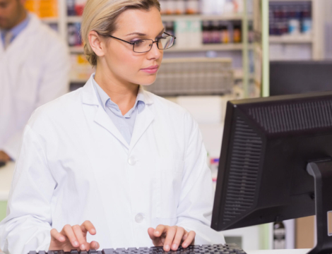 Quel type de messagerie sécurisée l’équipe officinale doit-elle utiliser ?