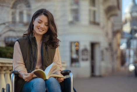 Fauteuils roulants : reportée mais pas annulée, la réforme irrite pharmaciens et associations