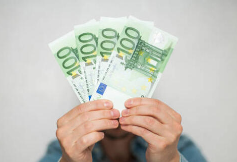 Le Smic sera revalorisé à l’automne