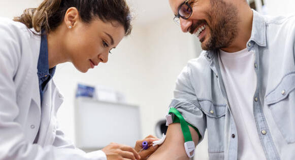 Les biologistes assignent l&rsquo;Assurance maladie au tribunal