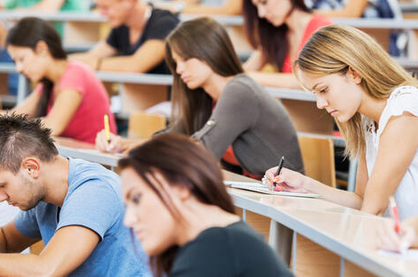 Rentrée universitaire : elle coûte plus de 3 000 euros aux étudiants en pharmacie