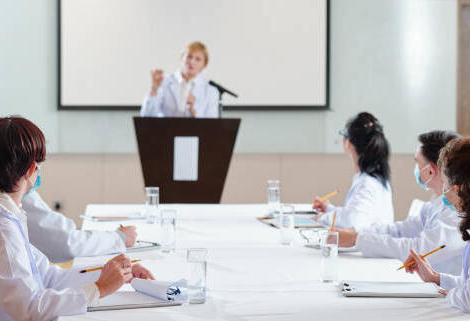 Première rentrée pour le conseil national professionnel des préparateurs