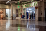 © Pierre-Yves Lerayer - A l'entrée du centre commercial de Hazebrouck, la pharmacie de la Creule, sous bannière Giropharm, accueille les habitués comme les clients venus là pour faire leurs courses.