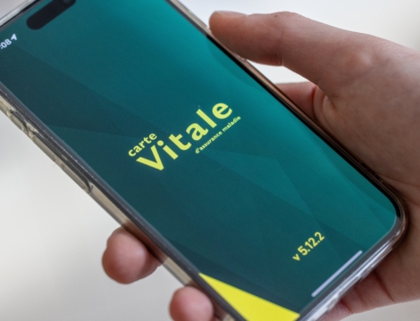 La carte Vitale numérique s’impose dans toute la France