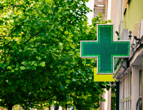 Décarbonation pharmaceutique : va-t-elle faire grimper le prix des médicaments ?