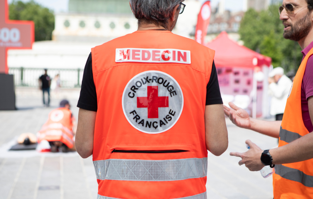 Dispensation hors officine : un décret qui menace le monopole pharmaceutique ?