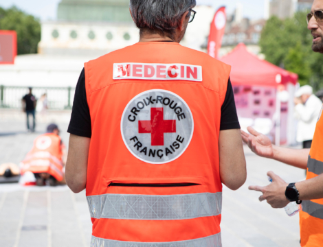 Dispensation hors officine : un décret qui menace le monopole pharmaceutique ?