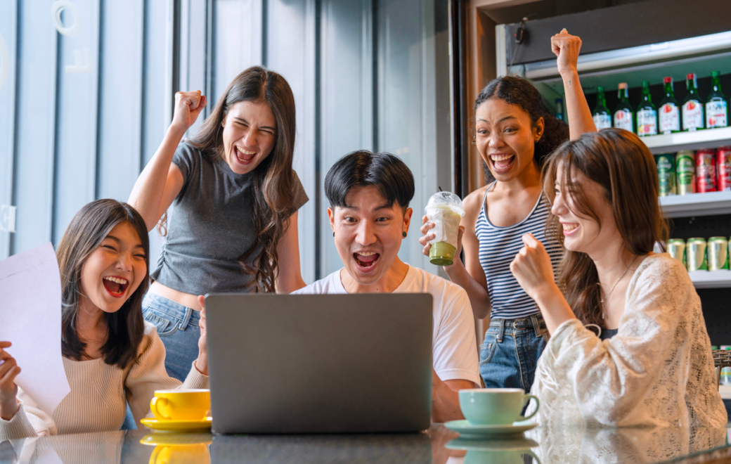 Vente aux enchères solidaire pour les étudiants au salon Pharmagora