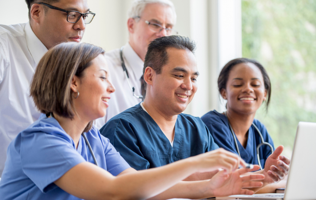 Comment de jeunes médecins déboulonnent les intox santé sur TikTok