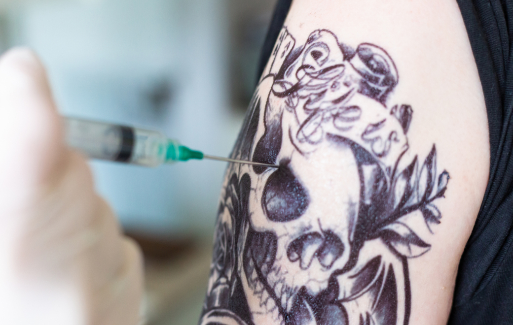 Peut-on vacciner sur un tatouage ?