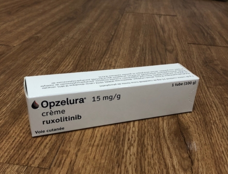 Opzelura : des particules dans la crème, est-ce normal ?