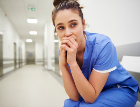 Suicides de soignants à l’hôpital : une plainte vise Catherine Vautrin, Élisabeth Borne et Yannick Neuder