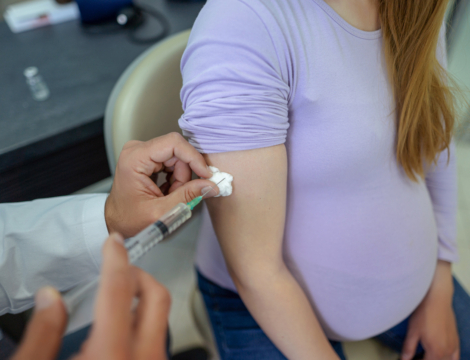 Quatre vaccins pour une grossesse