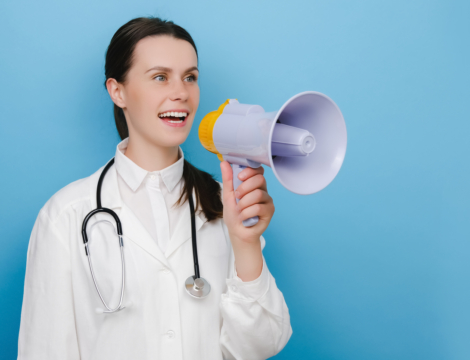 Installation régulée : les jeunes blouses blanches sonnent l’alarme