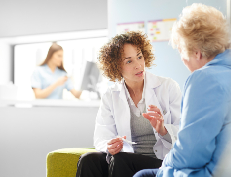 Déprescription : quelles nouvelles responsabilités pour le médecin et le pharmacien ?