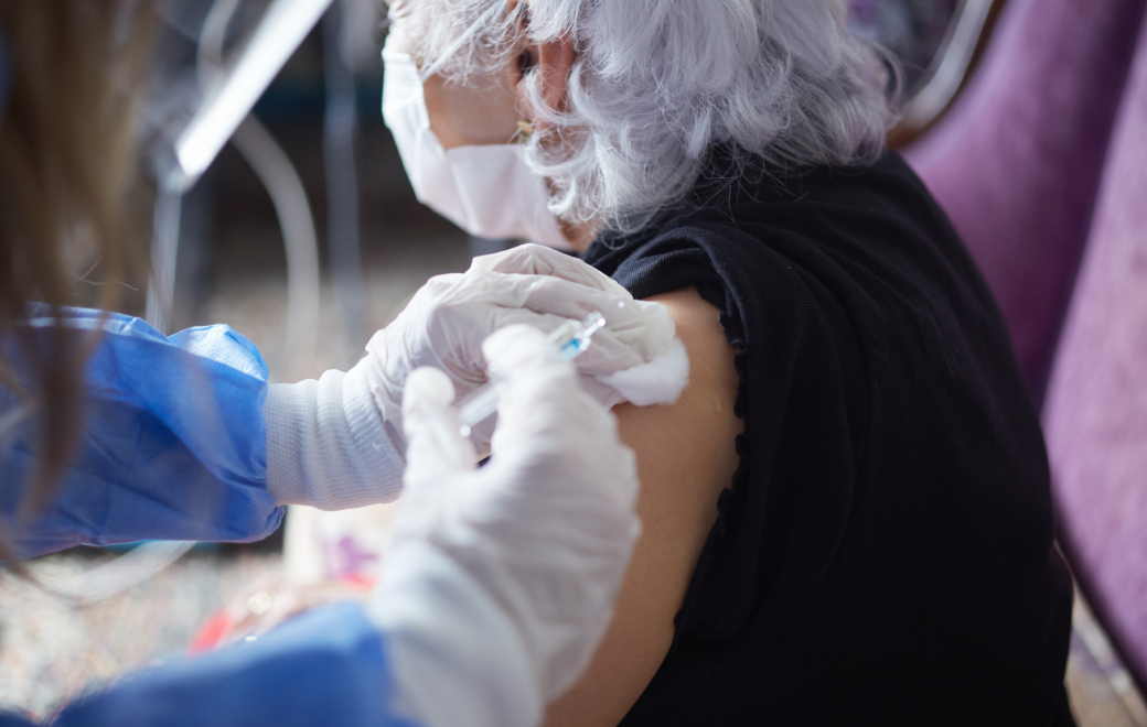 Pourquoi les personnes âgées sont une cible prioritaire de la vaccination ?