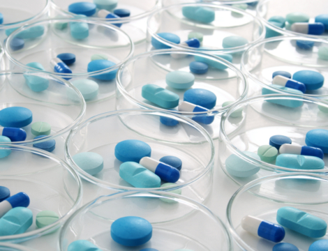 Préparation des doses à administrer : les pharmaciens à la croisée de chemins