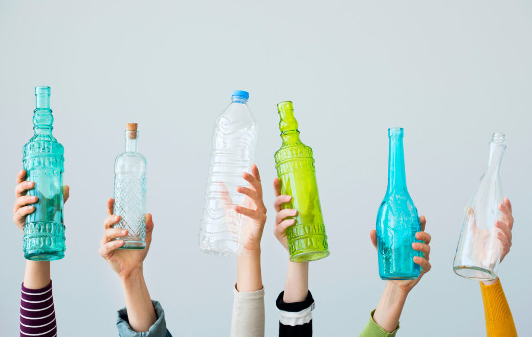 Microplastiques dans les boissons : quand le verre fait pire que les canettes