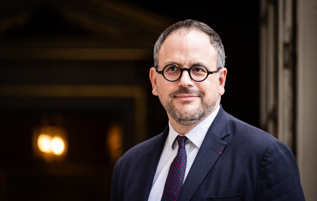 « Ce ne sont pas les pharmaciens les profiteurs » : Aurélien Rousseau monte au créneau contre la baisse des remises