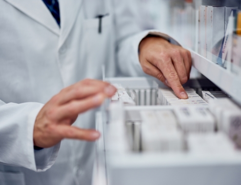 Stocker des génériques avant la baisse des remises ? Pourquoi le pari est risqué