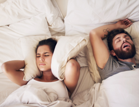 Quels conseils donner pour aider à réduire les ronflements ?