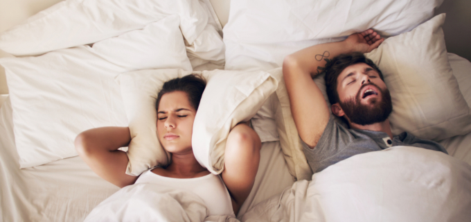 Quels conseils donner pour aider à réduire les ronflements ?