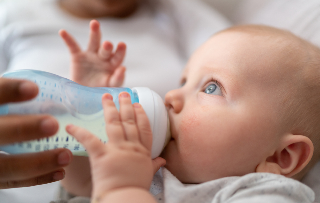 Du dioxyde de titane dans le lait humain, animal et infantile : une contamination généralisée