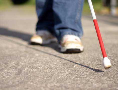 Y a-t-il des conditions spécifiques pour délivrer une canne blanche ?